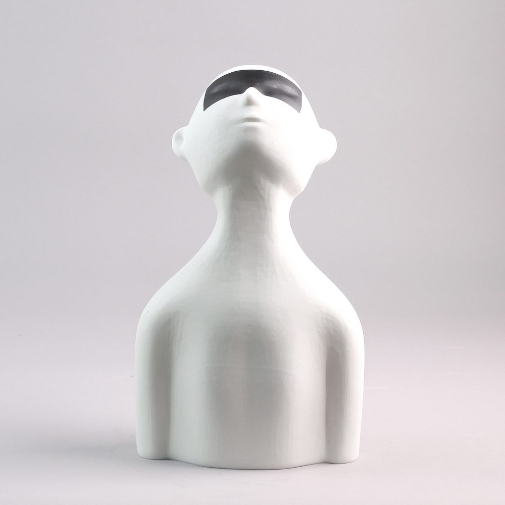 1A-B0109WB 凝望人22X15X39CM-_2700.jpg