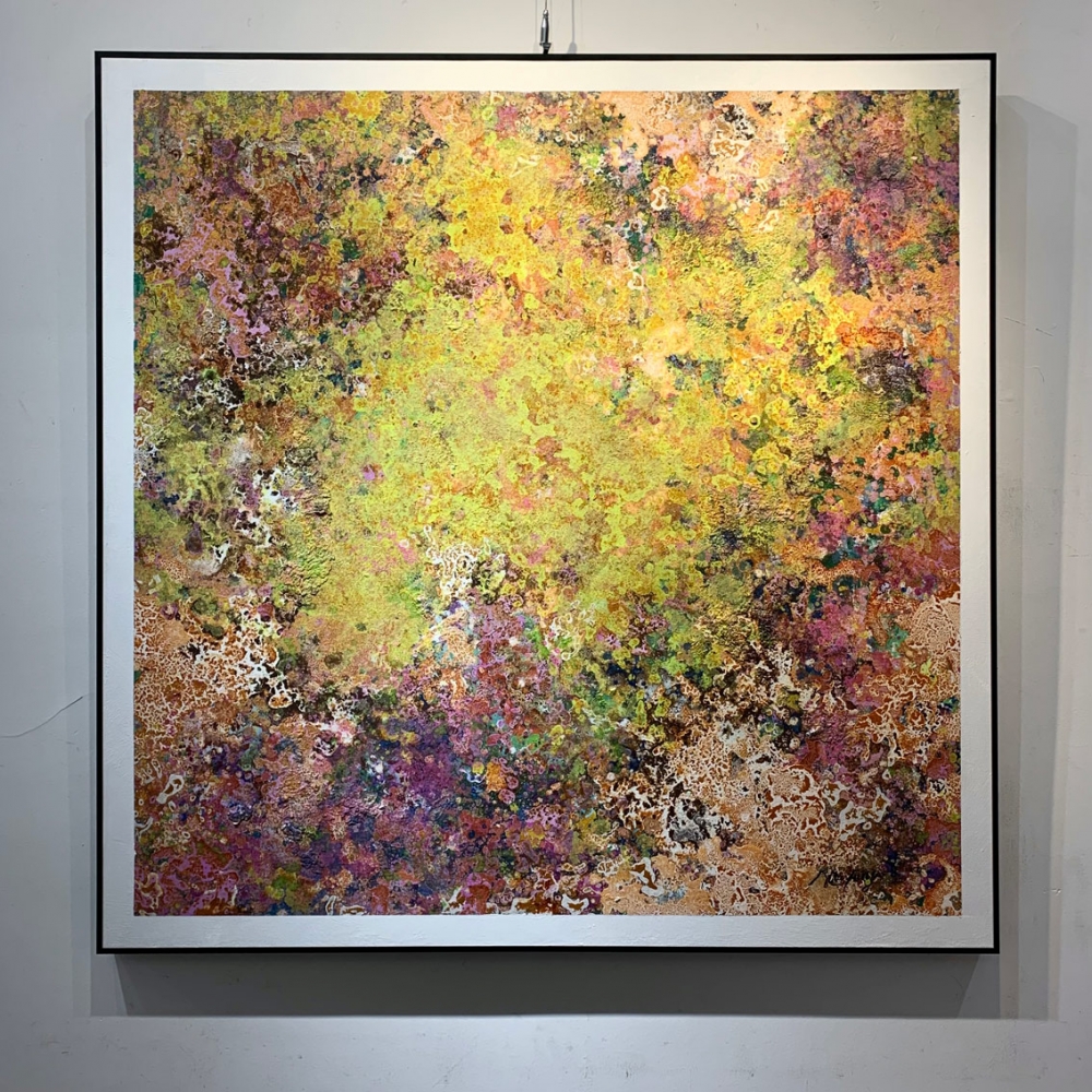 H25244-總尺寸80x80cm每邊留白3公分-畫面74x74cm-《地脈流光》-黃粉-定價_24500-1.jpg