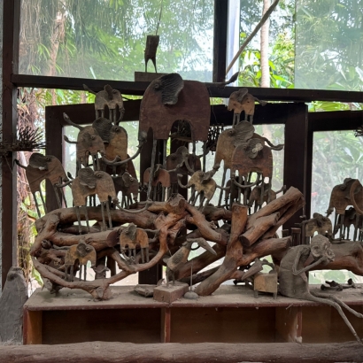 142-WC3-柚木根上的大象30X100X75CM-1.jpg 142-WC3-柚木根上的大象30X100X75CM-1.jpg