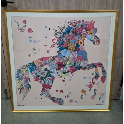絲巾畫裱框-輕揚花衣-圖心尺寸90X90CM-_4680 _1_.jpg 絲巾畫裱框-輕揚花衣-圖心尺寸90X90CM-_4680 _1_.jpg